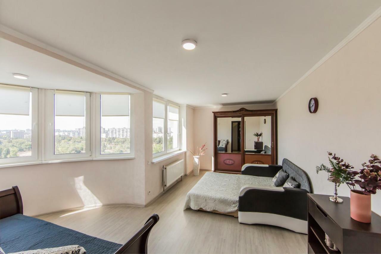 Super View, Luxury Apartment Near Chernihiv Metro. Kiev Dış mekan fotoğraf