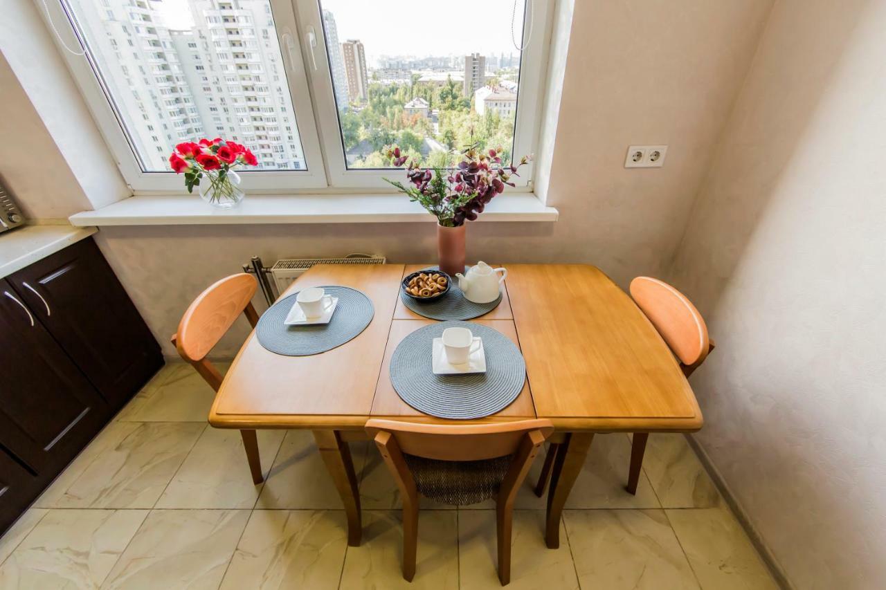 Super View, Luxury Apartment Near Chernihiv Metro. Kiev Dış mekan fotoğraf