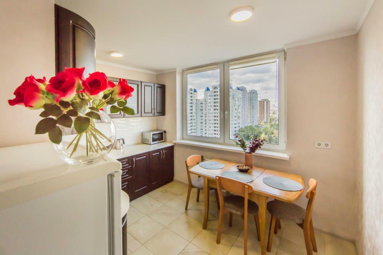 Super View, Luxury Apartment Near Chernihiv Metro. Kiev Dış mekan fotoğraf