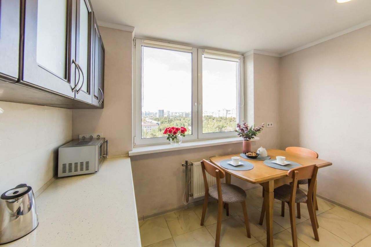 Super View, Luxury Apartment Near Chernihiv Metro. Kiev Dış mekan fotoğraf