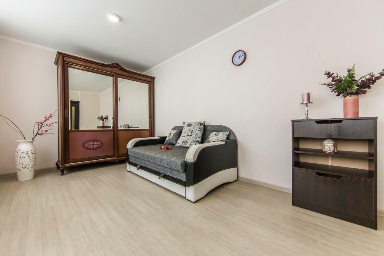 Super View, Luxury Apartment Near Chernihiv Metro. Kiev Dış mekan fotoğraf